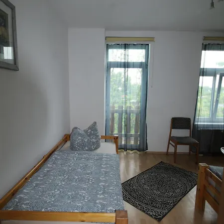 Zuhause Gemuetliche 2-zimmerwohnung 65 M2 Mit Grosser Kueche 4 Betten De, Pl, En Lipsk
