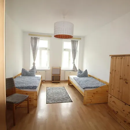 Zuhause Gemuetliche 2-zimmerwohnung 65 M2 Mit Grosser Kueche 4 Betten De, Pl, En Apartament