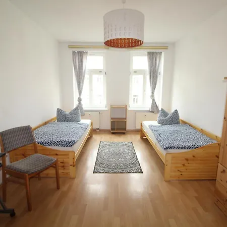 Zuhause Gemuetliche 2-zimmerwohnung 65 M2 Mit Grosser Kueche 4 Betten De, Pl, En Апартаменты Лейпциг